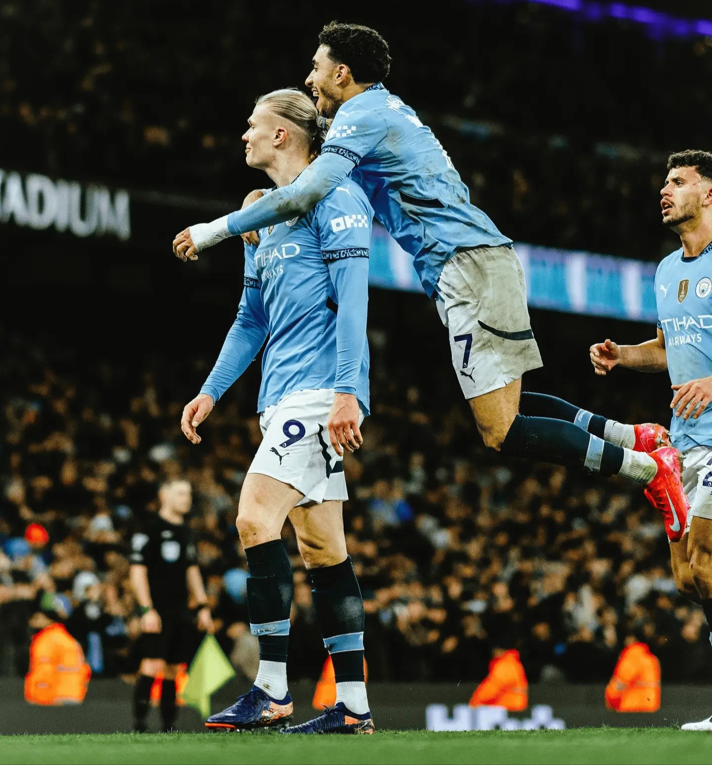 足球比赛英超_(足球英超联赛赛程表)  第2张