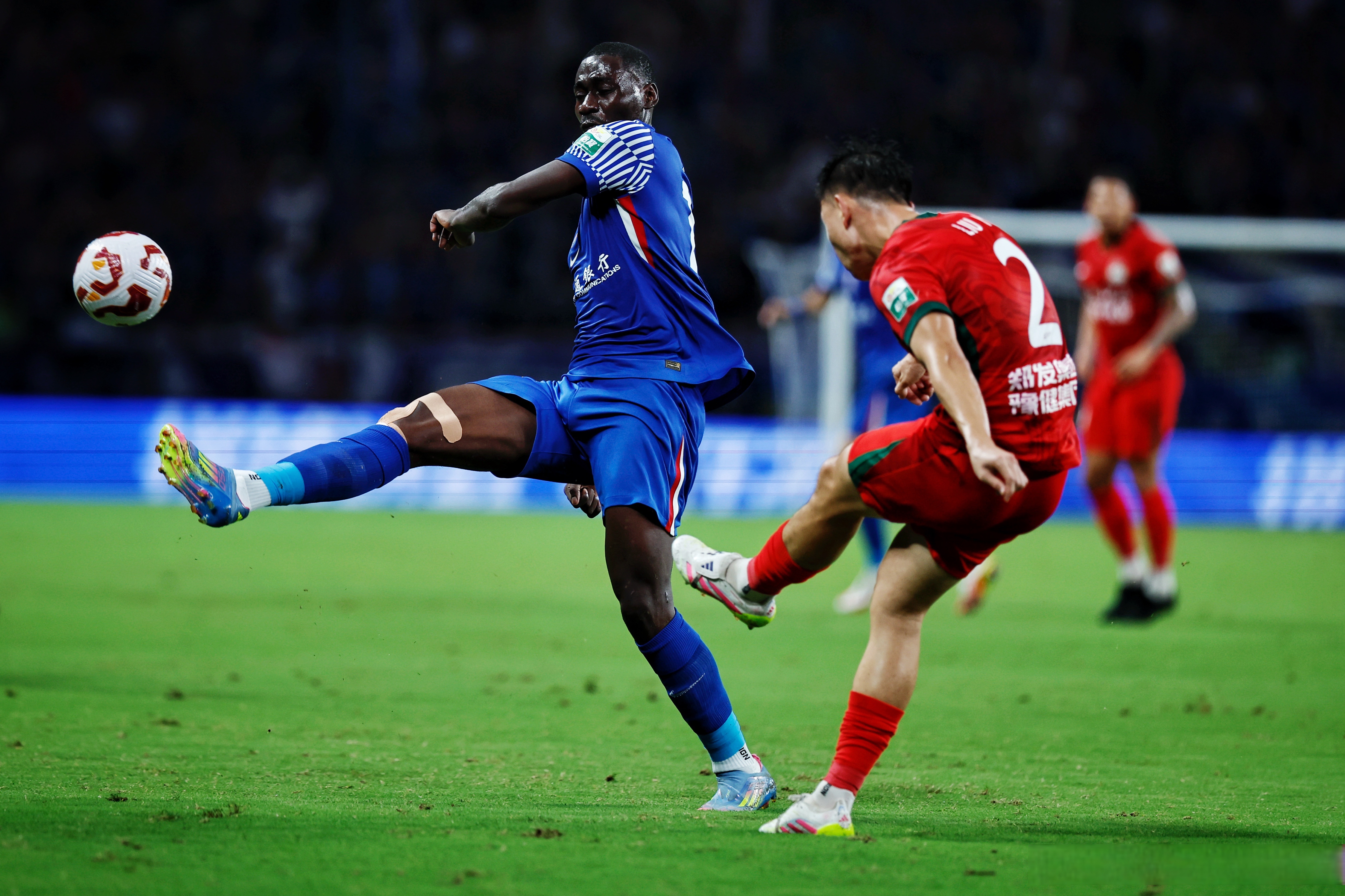 西海岸对阵申花比赛中遭争议越位判罚主场不敌申花的简单介绍  第1张