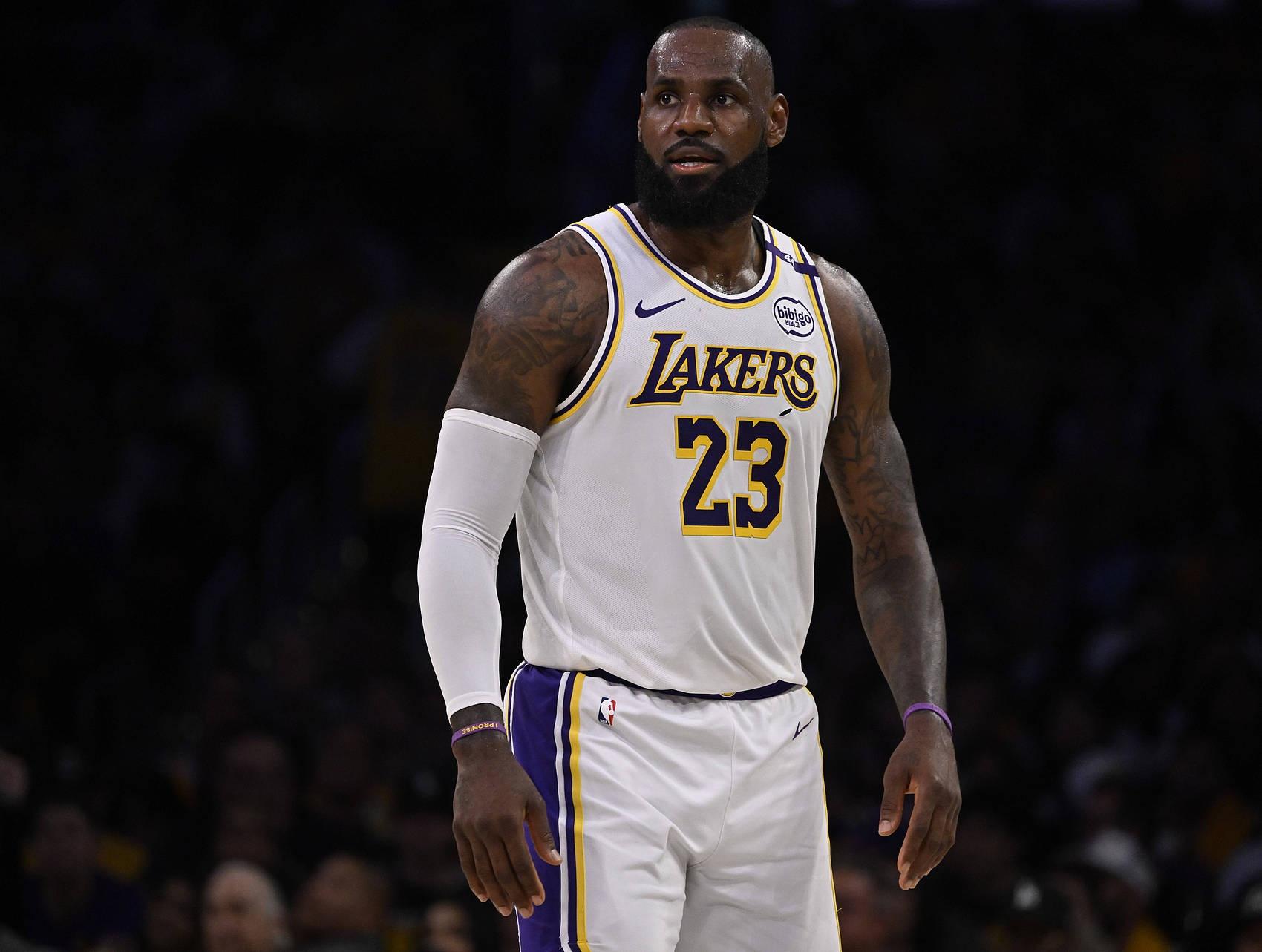 关于湖人在本赛季造成对手进攻犯规上领跑联盟达到9次的信息  第2张