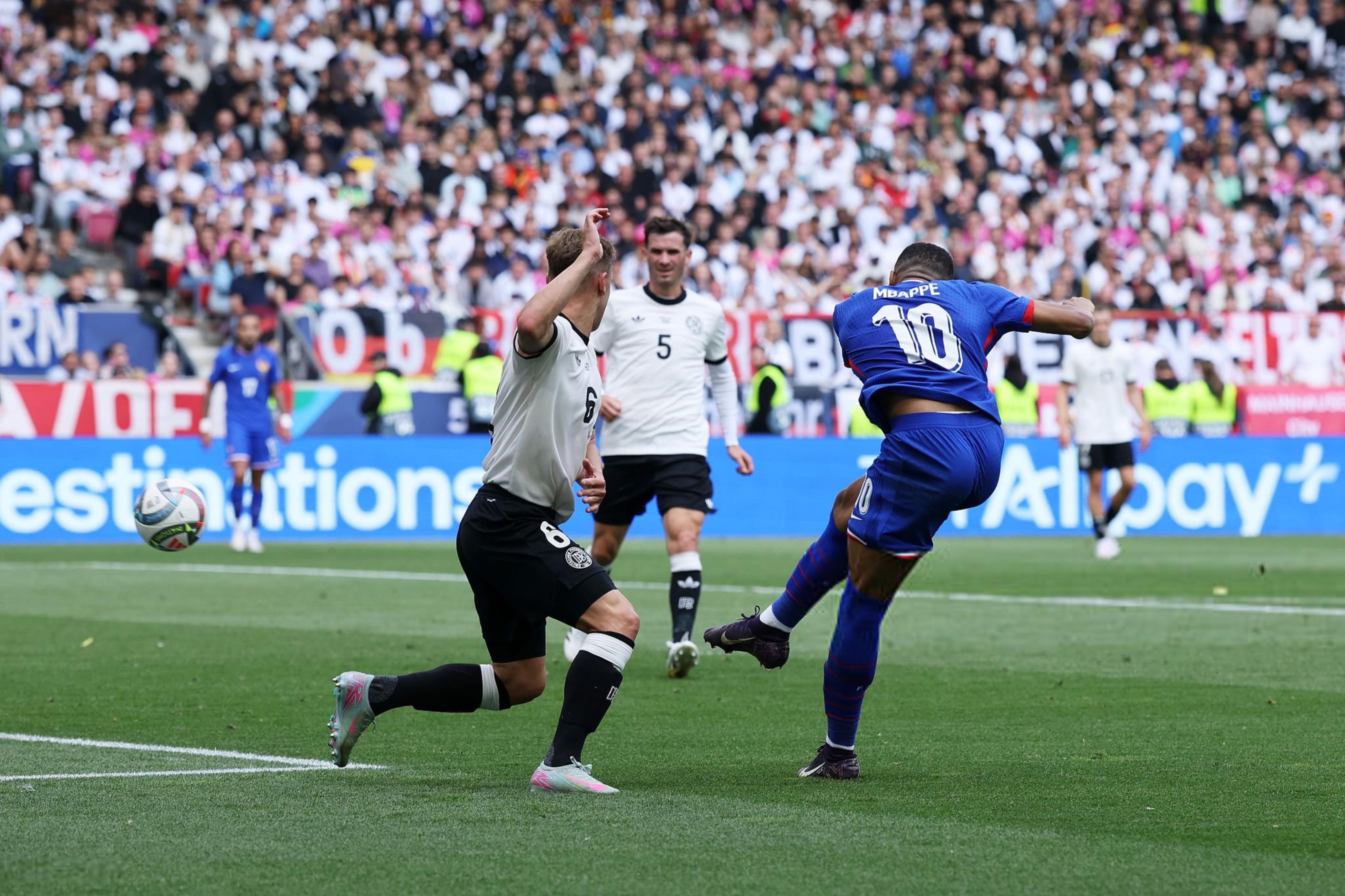 关于达成职业生涯400球球员年龄具体排名榜姆巴佩成最年轻球员的信息  第1张