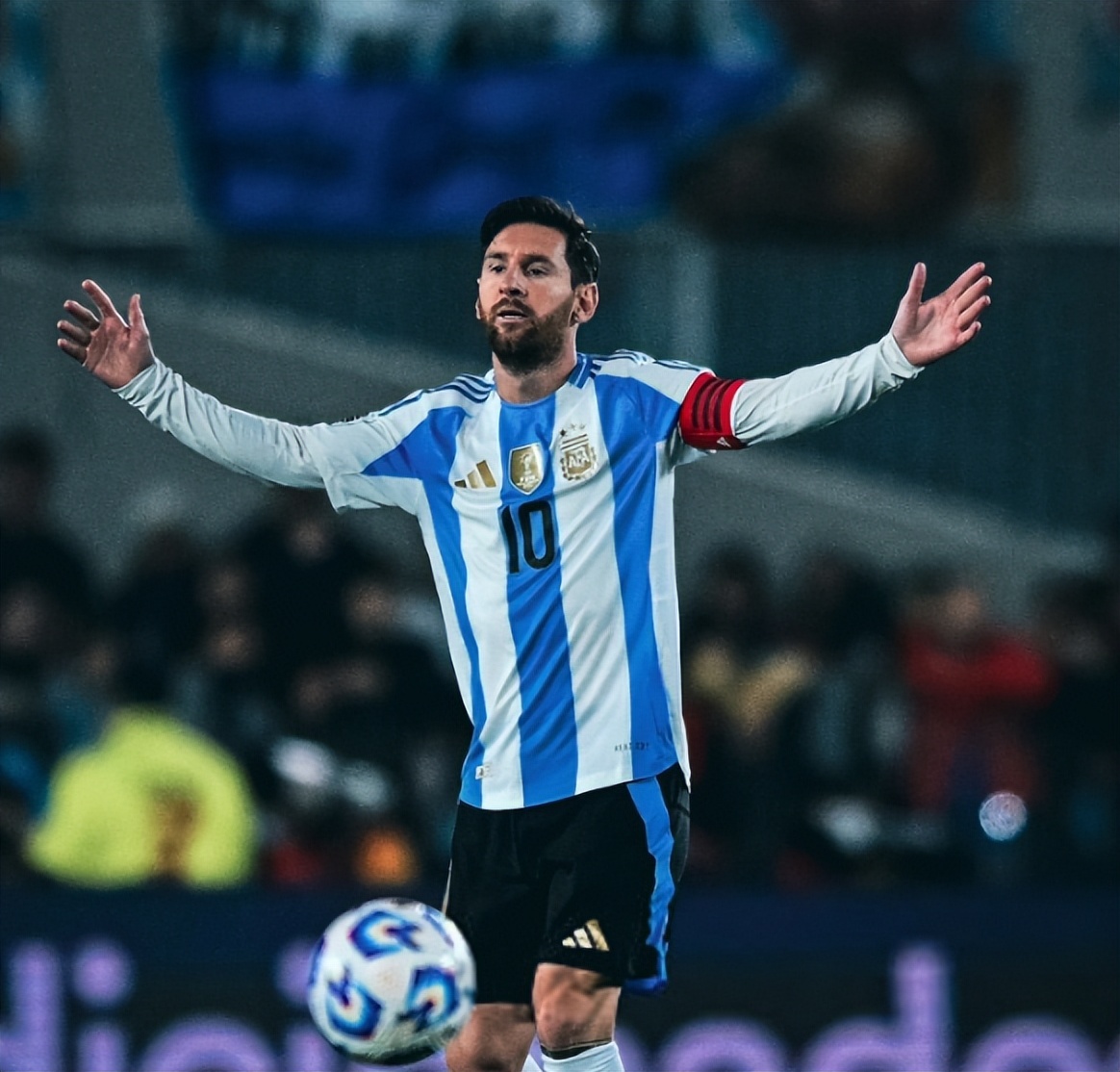 梅西不满球队战平帕尔梅拉斯赛后失落离场的简单介绍  第1张