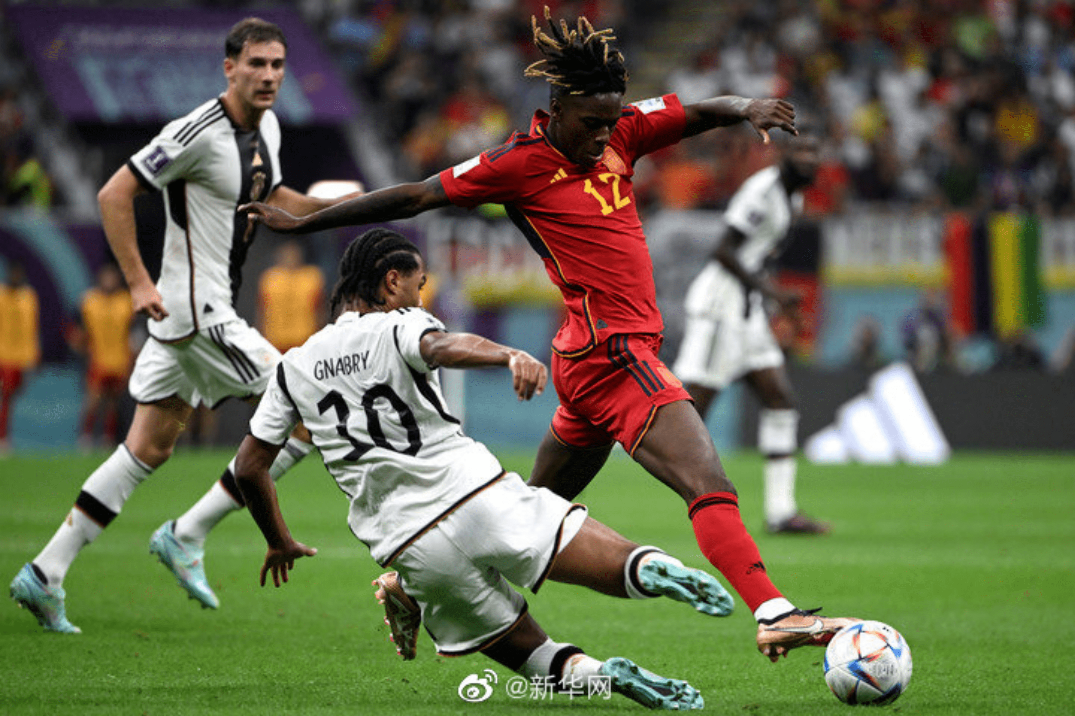 威廉姆斯兄弟透露转会压力尼科的车窗遭极端球迷砸毁的简单介绍  第2张