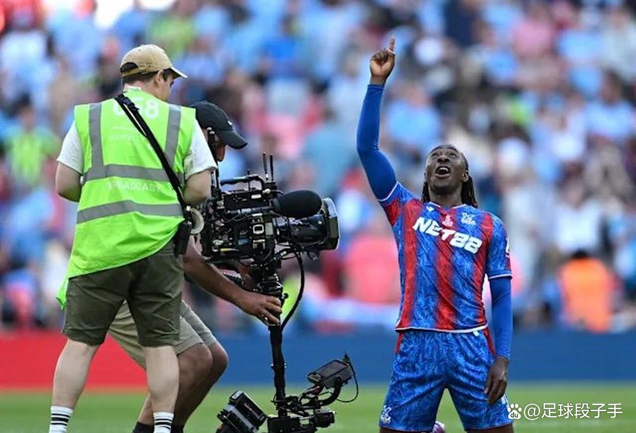 热刺预计求购埃泽球员本赛季在水晶宫有优秀表现的简单介绍  第2张