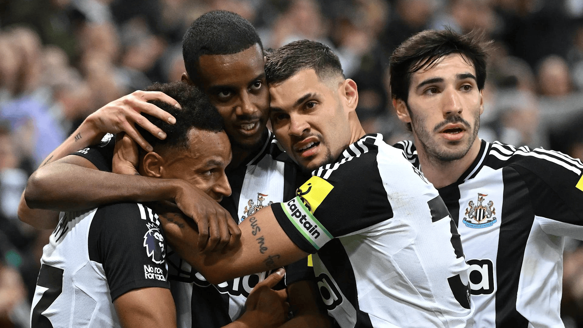 包含纽卡斯尔VS埃弗顿黑马挑战高清无延迟全程转播的词条