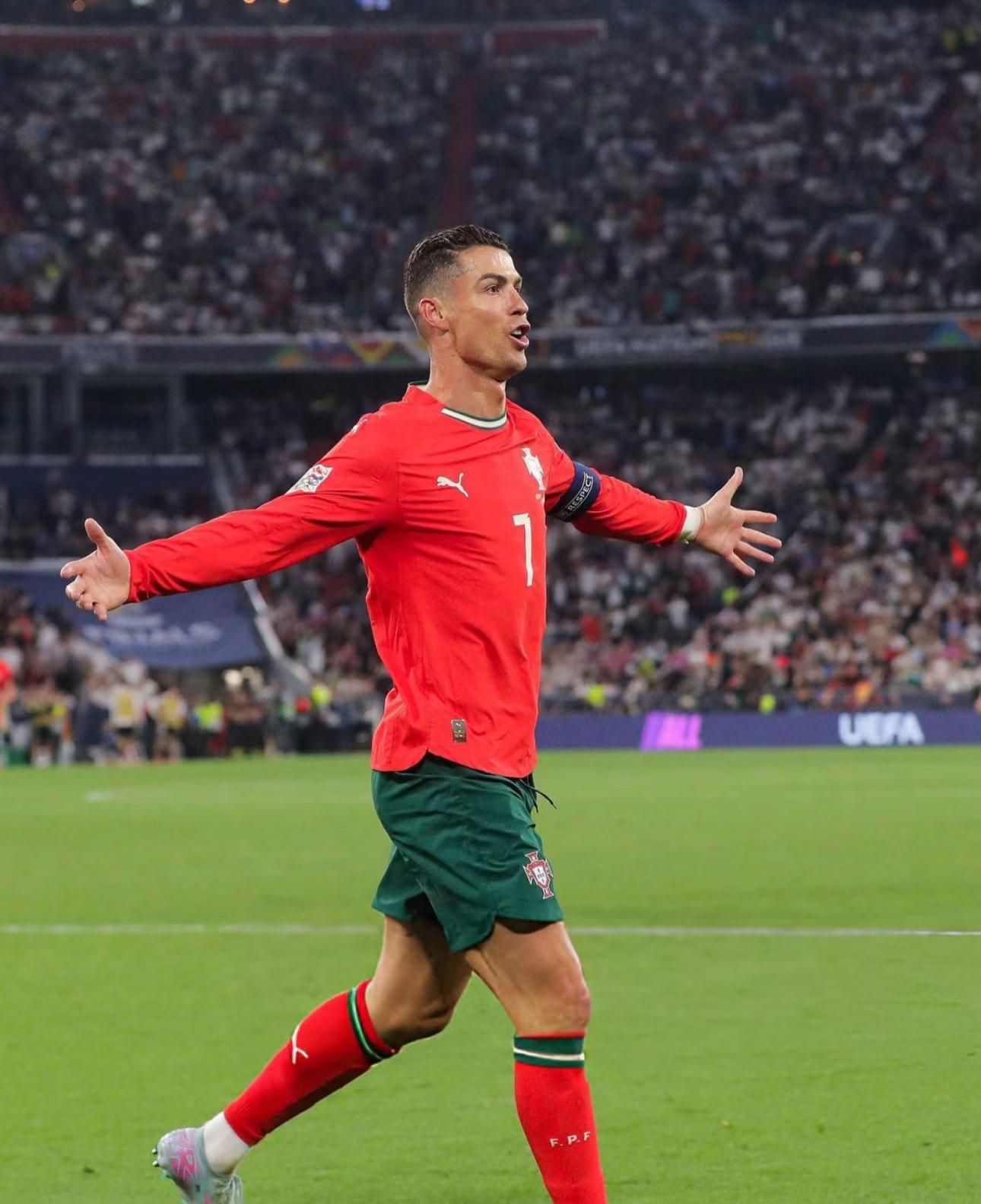 坎塞洛成为葡萄牙队史进球最多后卫已打进12球  第2张