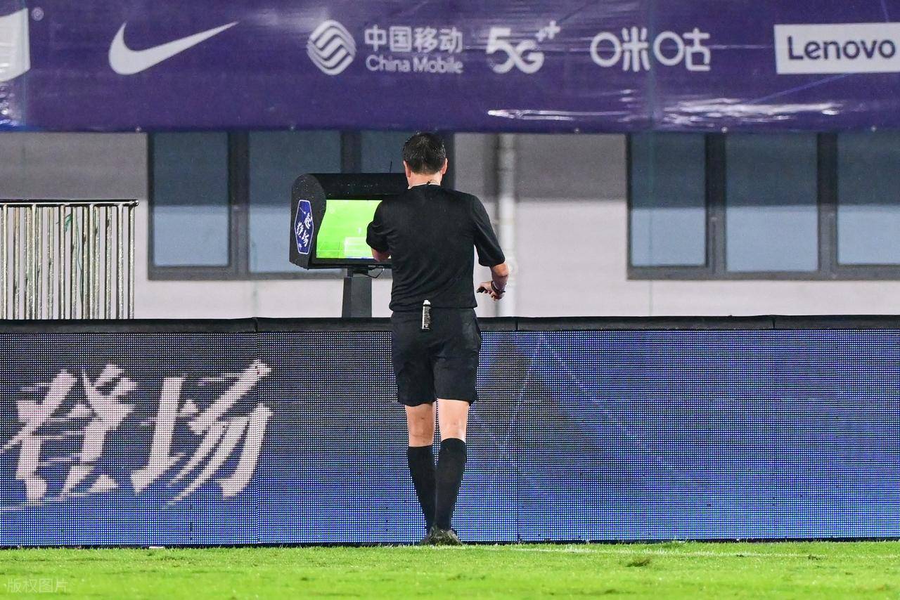 关于36岁张呈栋赛季提前结束因辱骂裁判遭到禁赛的信息  第2张