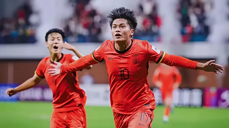 中超河南队1-3上海海港李新翔破门莱昂纳多传射建功的简单介绍 第2张 中超河南队1-3上海海港李新翔破门莱昂纳多传射建功的简单介绍 第2张