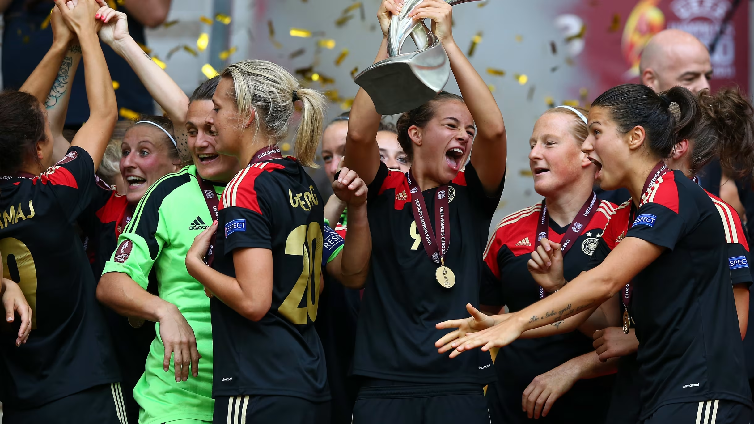 包含匈甲女：佩奇女足VS乌杰佩斯蒂女足的词条  第1张