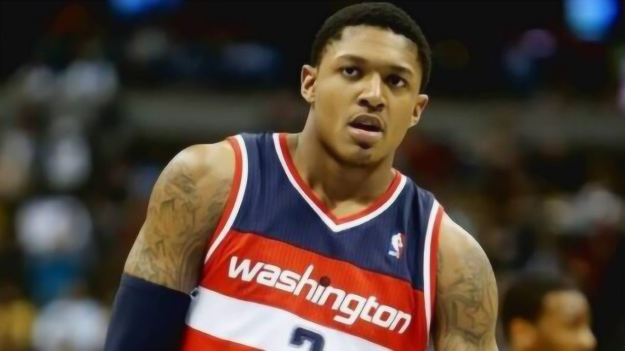 格林伍德与明斯爆发冲突球衣被撕扯的简单介绍  第2张