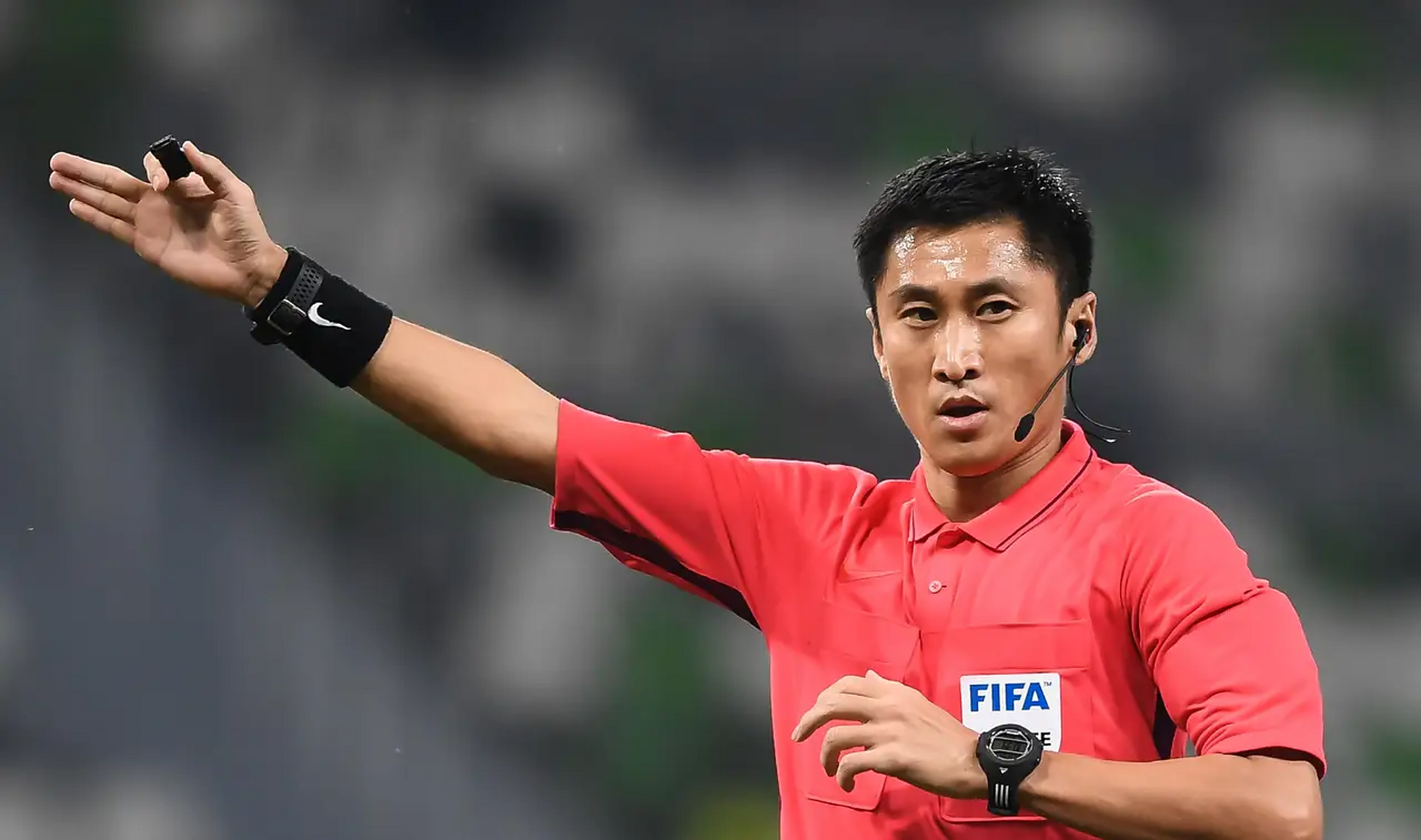 中国裁判亮相世俱杯马宁担任第四官员