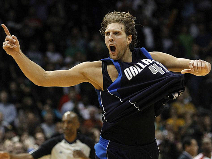 包含希勒批评戈登染红鲁莽犯规导致球队陷入困境的词条