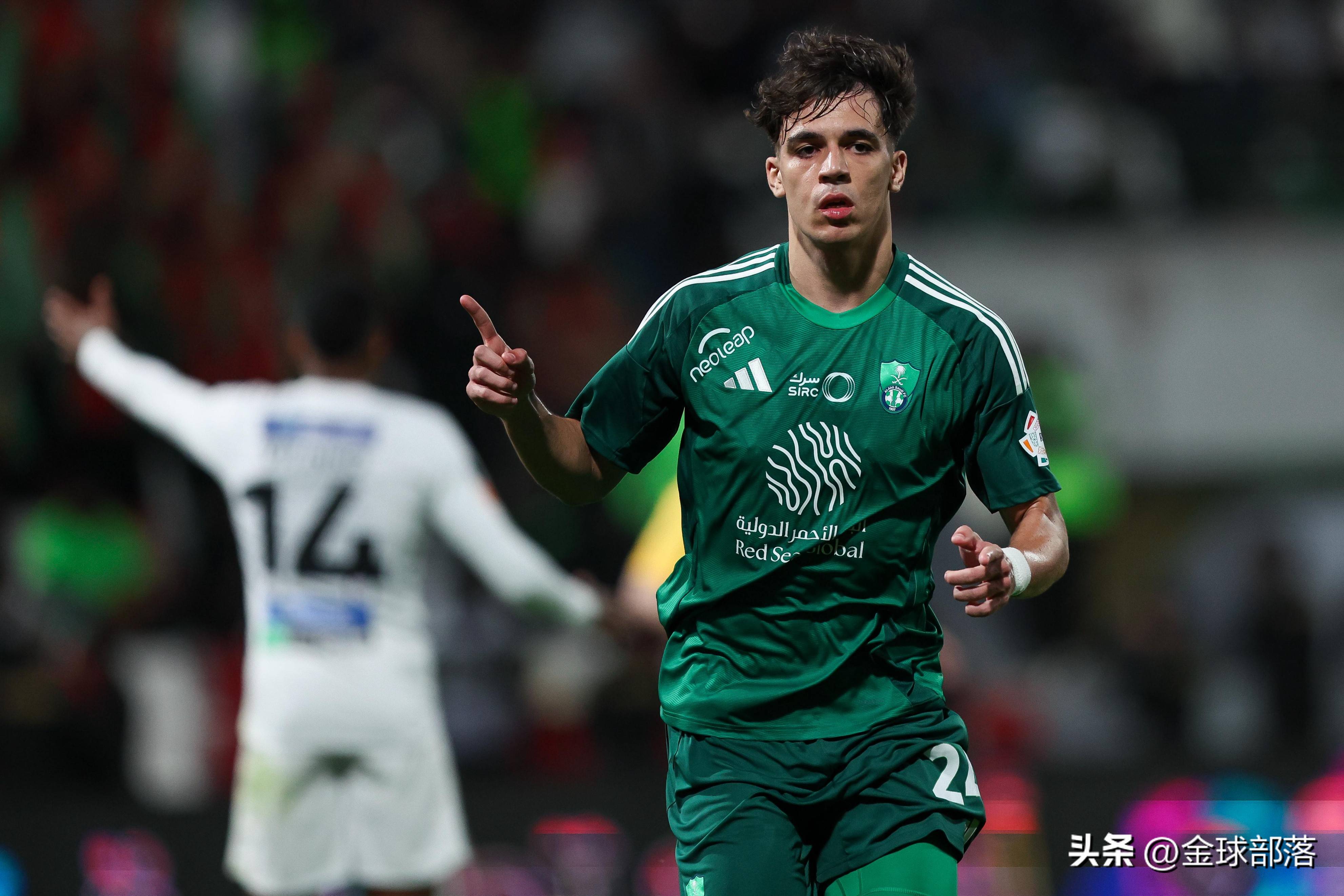 曝曼城后卫巴租借加盟尼斯已达成口头协议的简单介绍  第1张