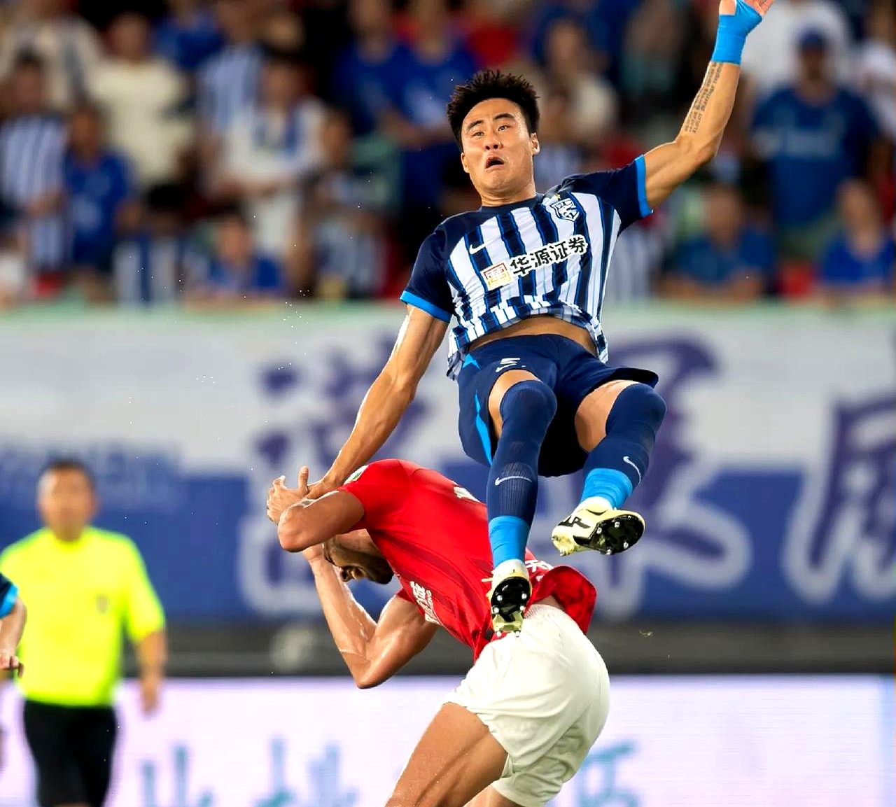 足协杯广东广州豹2-2深圳新鹏城夏达龙双响萨卡里亚传射的简单介绍  第2张