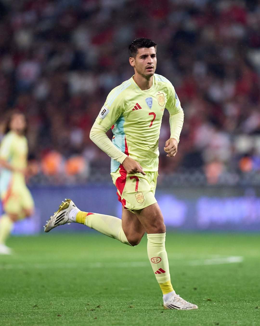 关于记者：科莫接近签下莫拉塔还需与米兰达成协议的信息