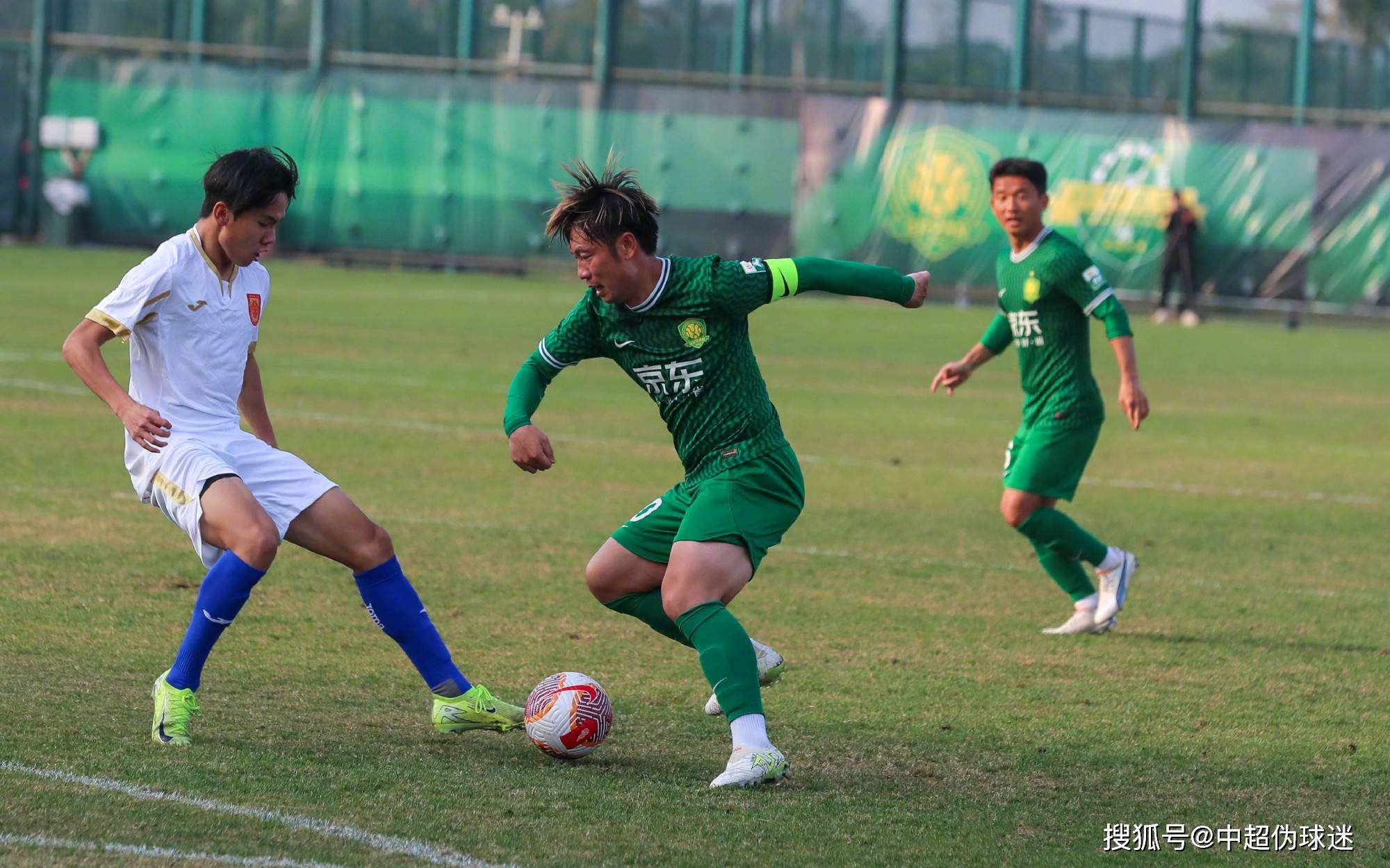 包含中超梅州客家0-4北京国安法比奥戴帽方昊单刀建功的词条  第1张