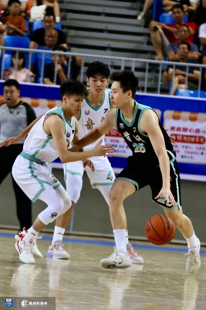 包含匈U19：迪比辛尼U19VSMTK匈格利亚U19的词条