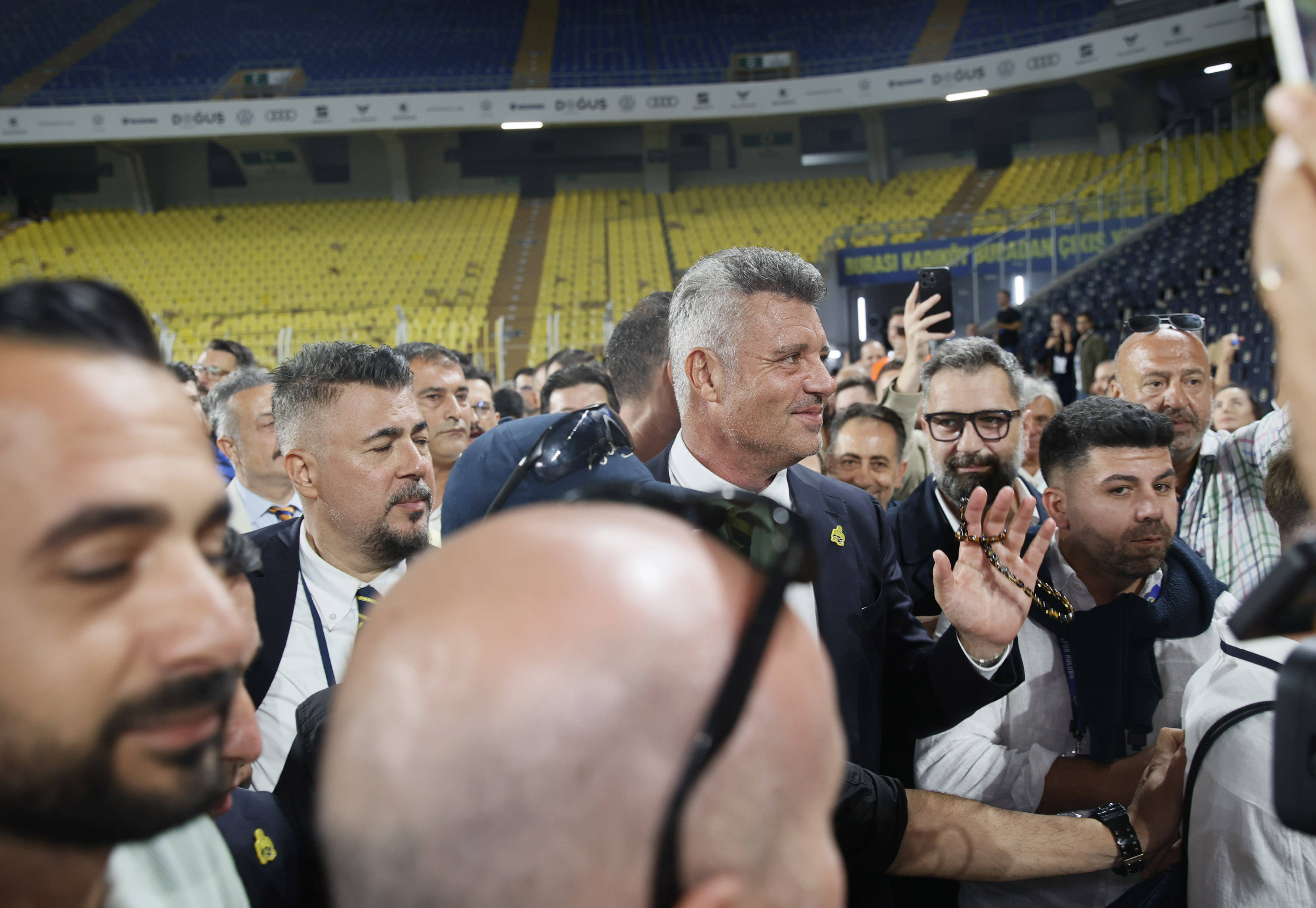 特罗萨德与费内巴切达成协议阿森纳对出售球员持开放态度的简单介绍  第2张