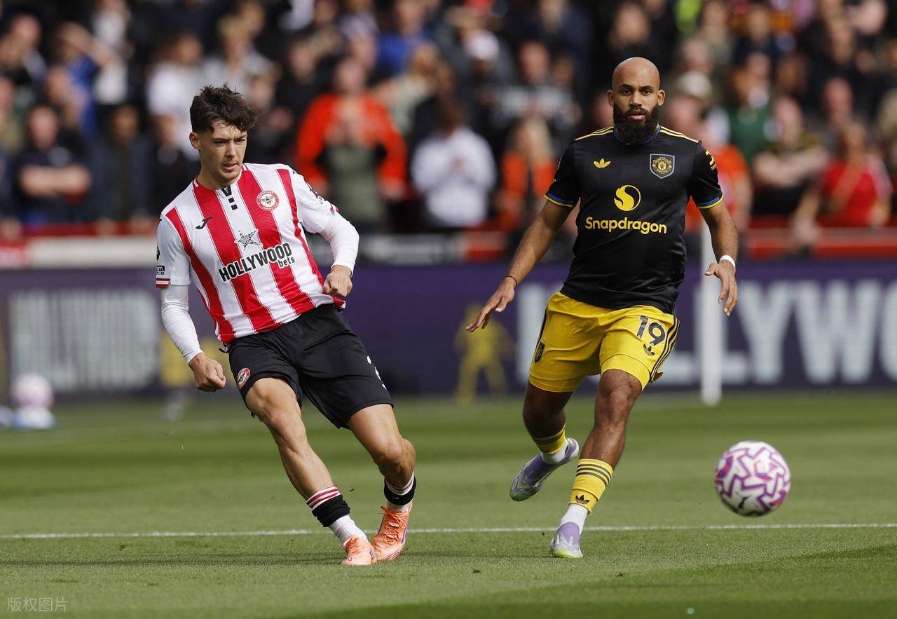 关于曼联新援亮相老特拉福德谢什科领衔点燃球迷热情的信息  第2张