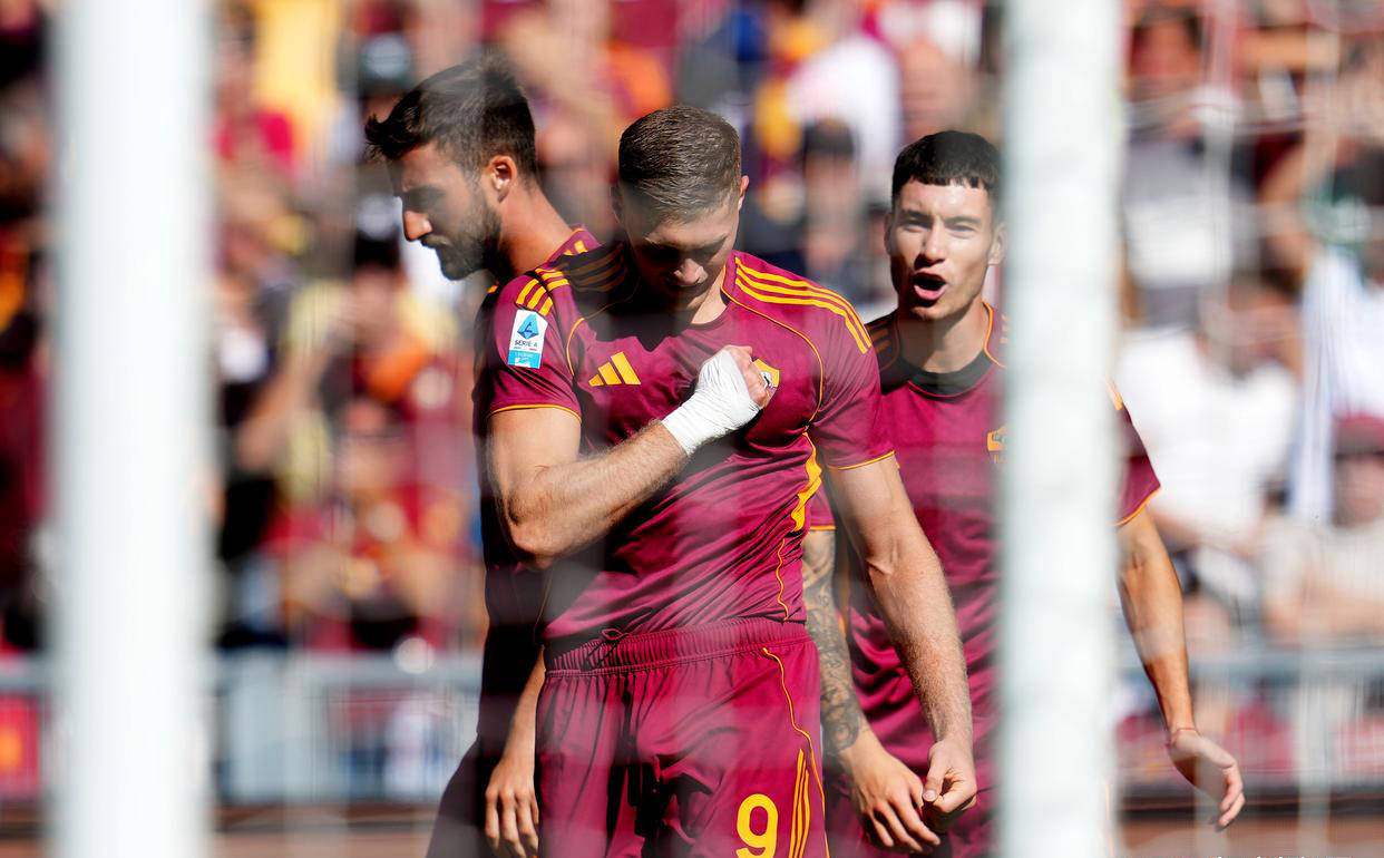 关于利兹联有意多夫比克罗马对出售球员持开放态度的信息 第1张 关于利兹联有意多夫比克罗马对出售球员持开放态度的信息 第1张