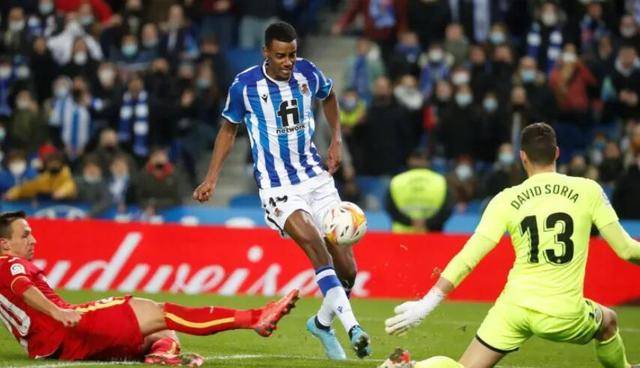 关于曝伊萨克将与纽卡官员会面球员已回到训练场的信息 第2张 关于曝伊萨克将与纽卡官员会面球员已回到训练场的信息 第2张