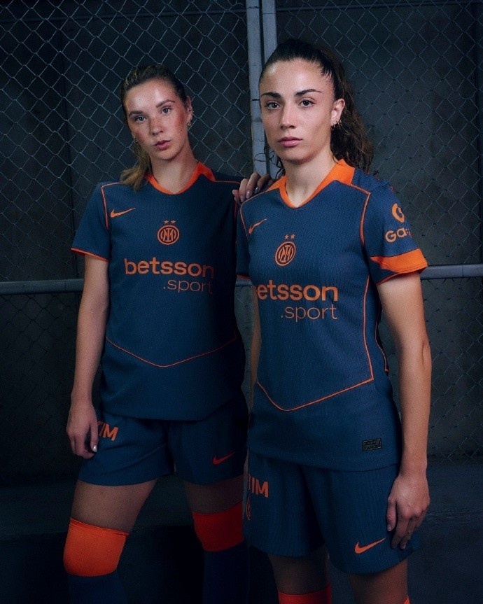 国米发布新赛季第三球衣雷霆灰作为主色调的简单介绍  第2张