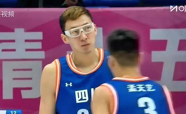 关于周琦替补出场狂砍33分助四川全运男篮晋级四强的信息  第2张