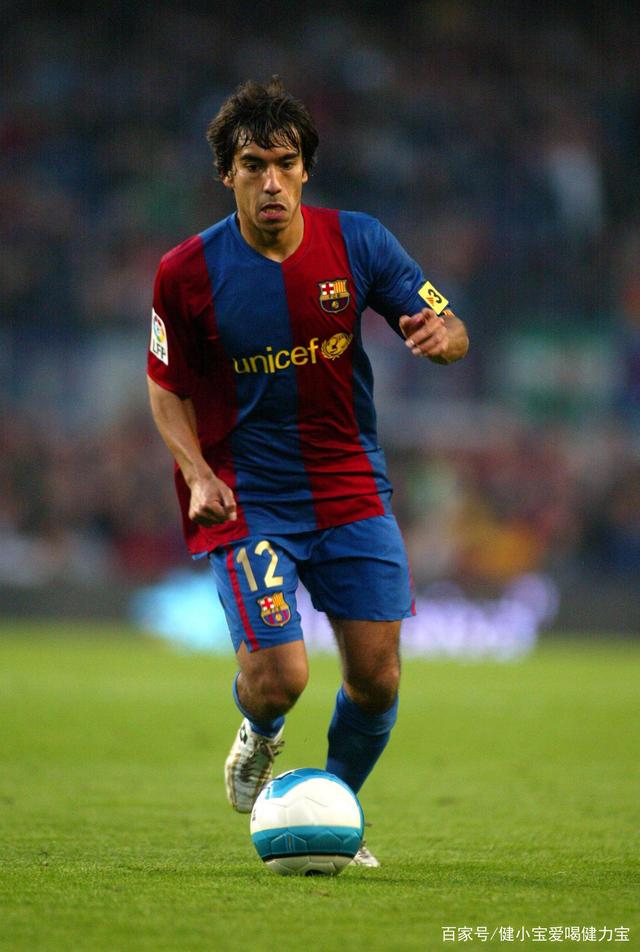 包含利物浦任命新助教范布隆克霍斯特进入教练组的词条