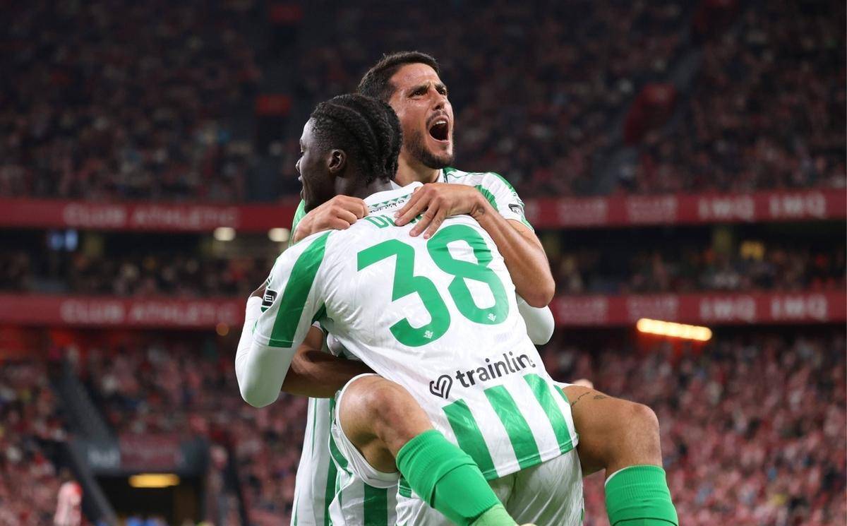 包含西甲积分榜最新排名：皇马领先巴萨5分领跑马竞暂列第四的词条  第1张