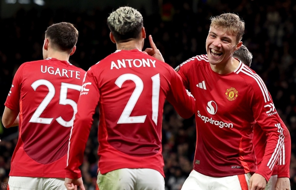 曝曼联凌晨1点回到曼彻斯特第二天重新集结的简单介绍