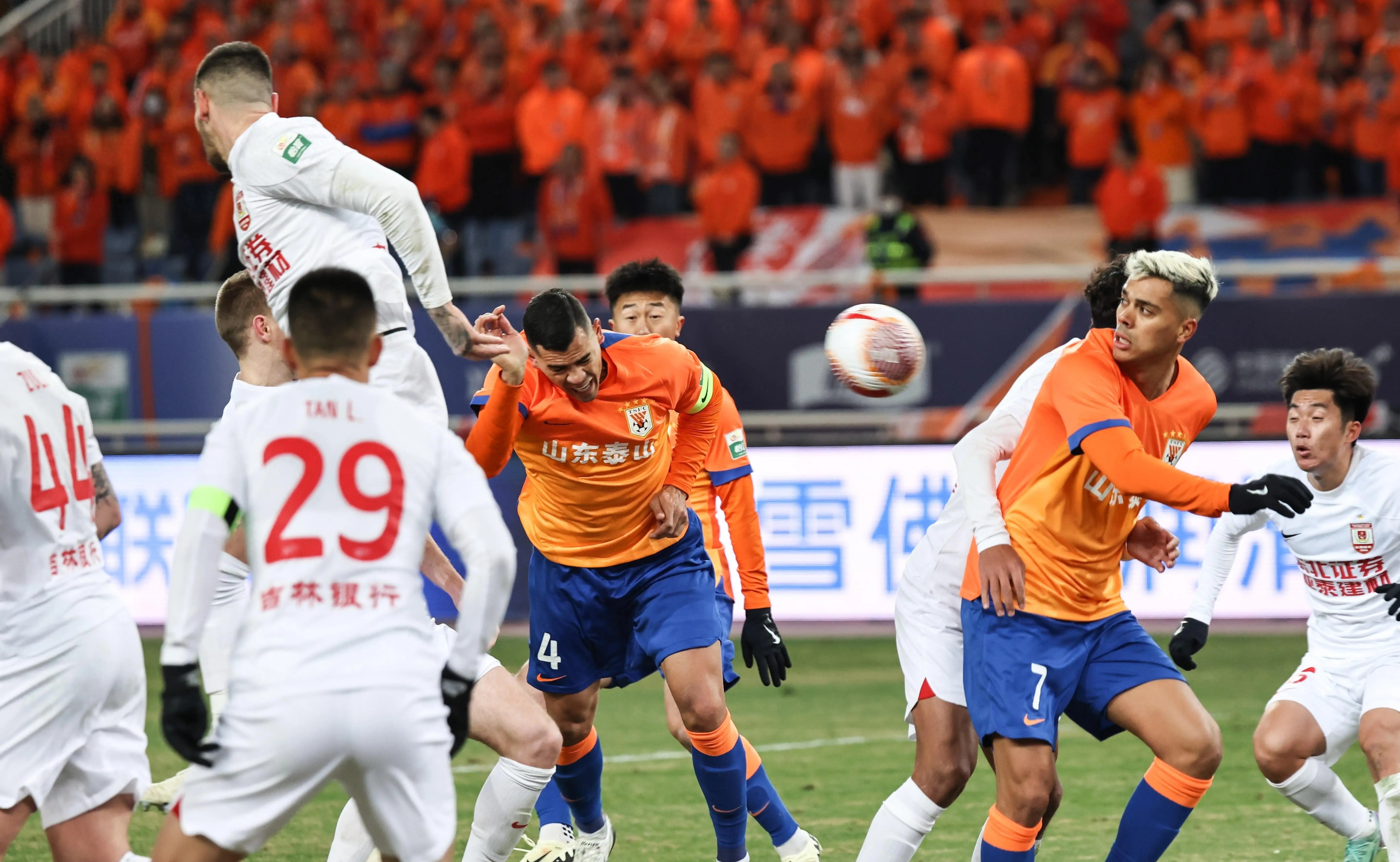 中超冠军争夺战最后冲刺榜首三强均未能取胜的简单介绍 第2张 中超冠军争夺战最后冲刺榜首三强均未能取胜的简单介绍 第2张