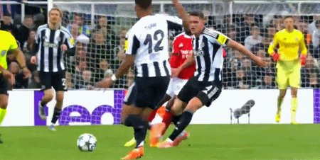 关于邮报:纽卡斯尔联还没对佳夫报价与米兰进行接触的信息 第2张 关于邮报:纽卡斯尔联还没对佳夫报价与米兰进行接触的信息 第2张