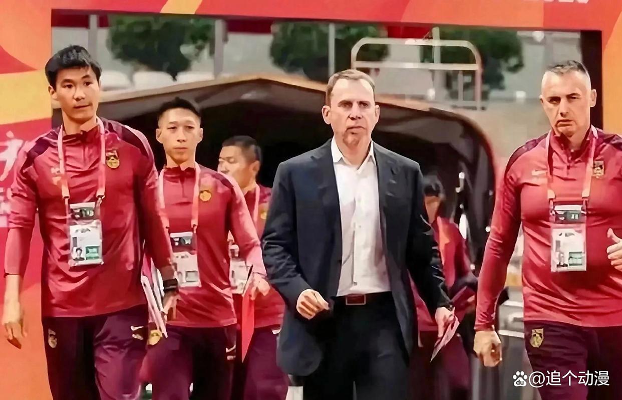 国足战日本可能选择五后卫球队希望加强防守  第1张