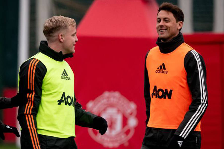 包含桑德兰考虑签回亨德森目前与阿贾克斯还有1年合同的词条  第1张