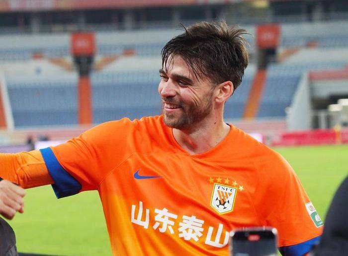 克雷桑晒出自己的中超出场图进球荒已持续4个月的简单介绍