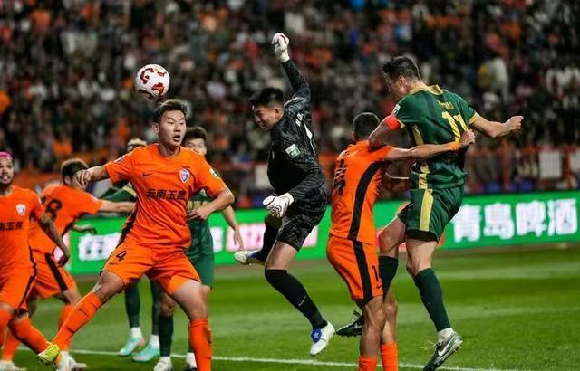 包含中超云南玉昆1-5成都蓉城韦世豪助攻戴帽费利佩梅开二度建功的词条  第1张