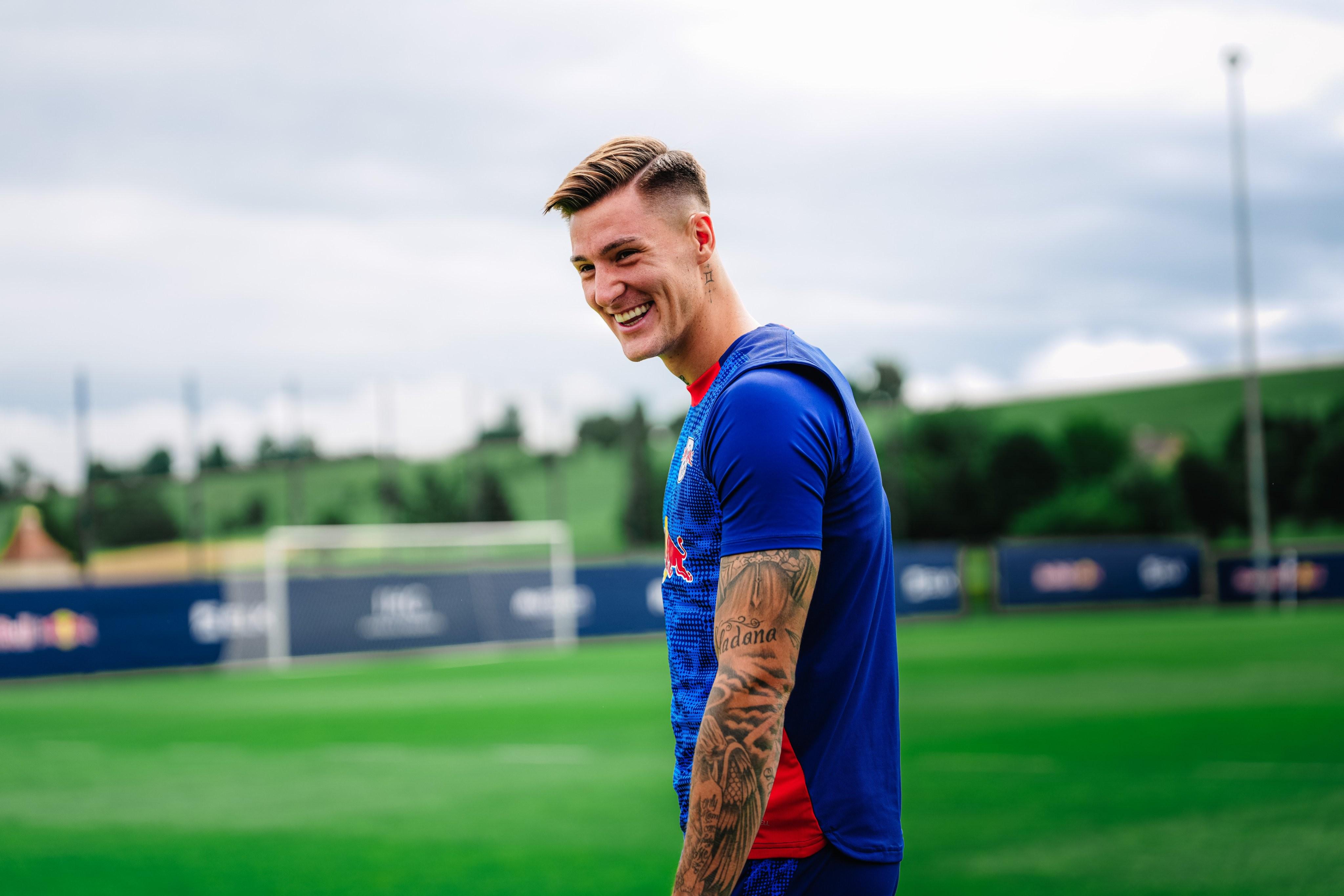 包含纽卡仍在转会市场上寻找合适的球员他们正在谈判引进维萨的词条